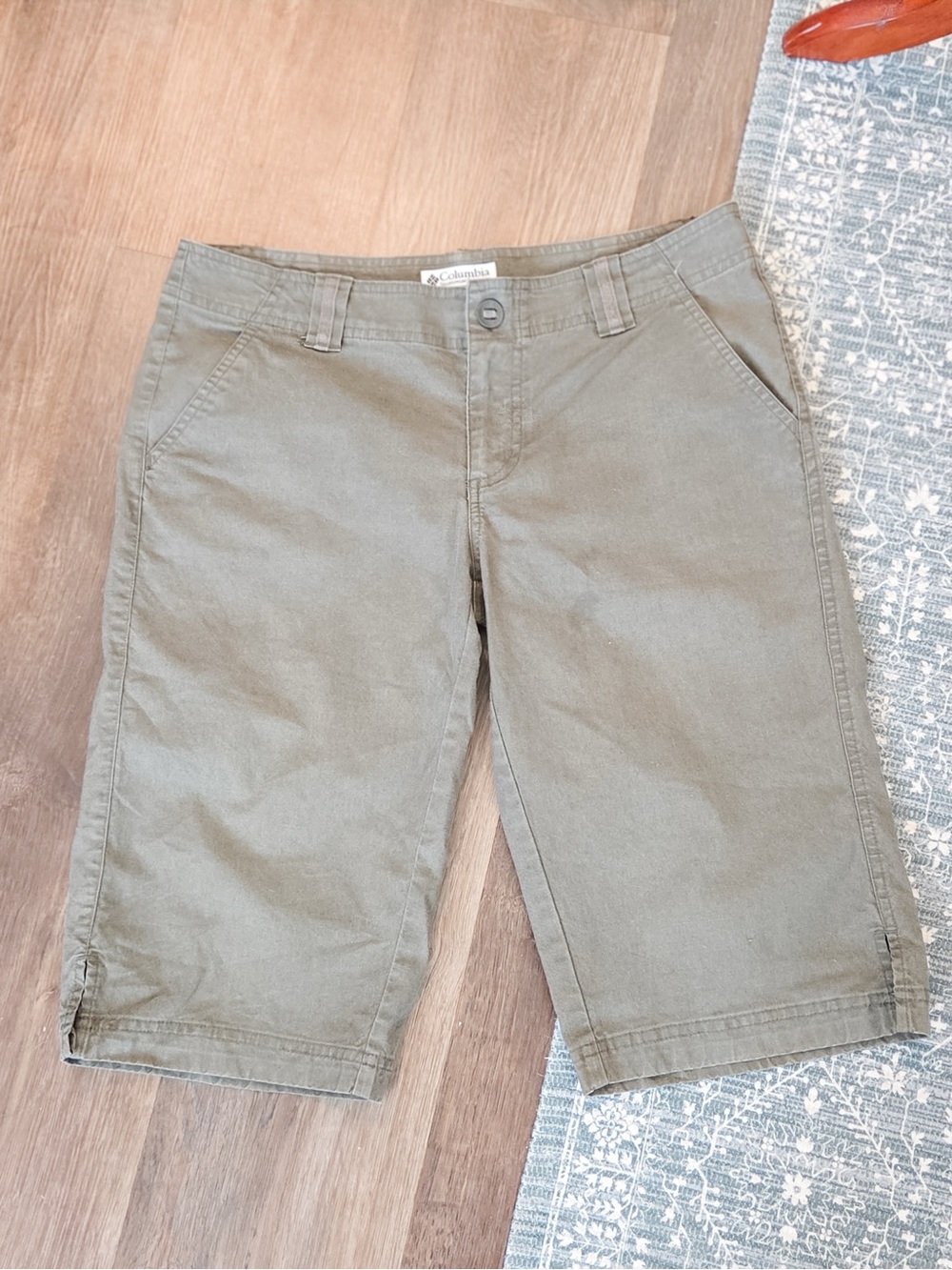 Columbia Olive Green Knee-Length Casual Cotton Shorts